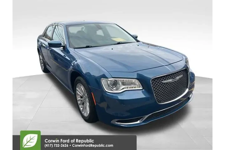 $22989 : Chrysler 300 2021 Touring 4d image 3