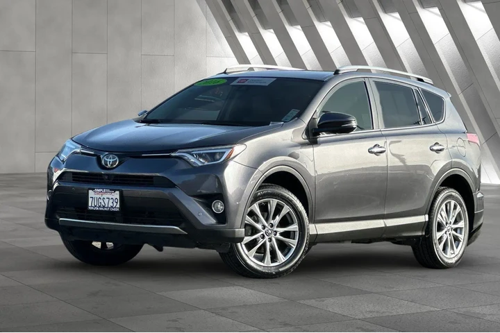 $21900 : Toyota RAV4 2016 AWD Limited image 2