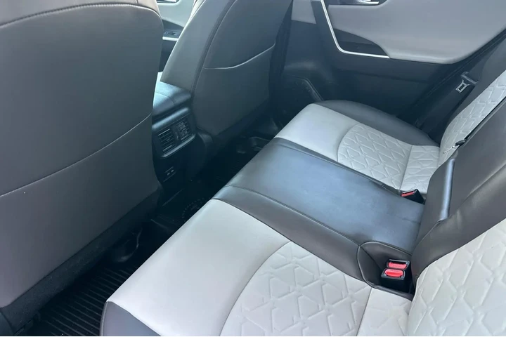 $28000 : Toyota RAV4 2022 AWD Adventu image 8