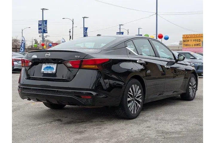 $17998 : Nissan Altima 2024 2.5 SV 4d image 4