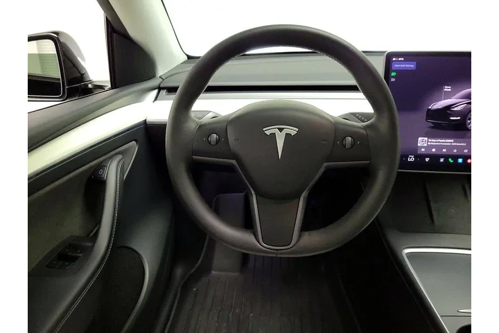 $39998 : Tesla Model Y 2025 Long Rang image 10
