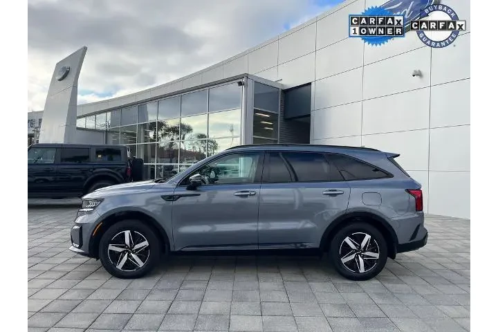 $27795 : Kia Sorento 2023 S 4dr SUV image 3