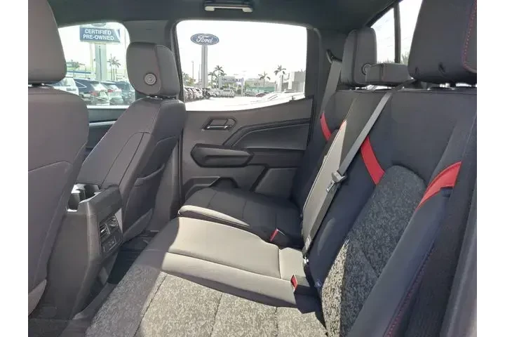 $39990 : Chevrolet Colorado 2025 4x4 image 4
