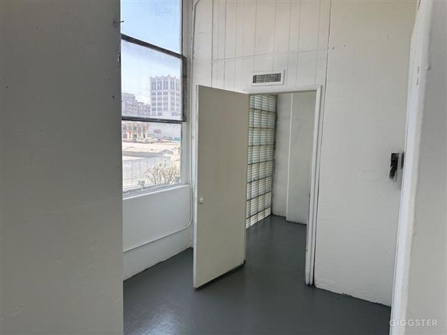 $1200 : Office/showroom (Downtown Los image 1