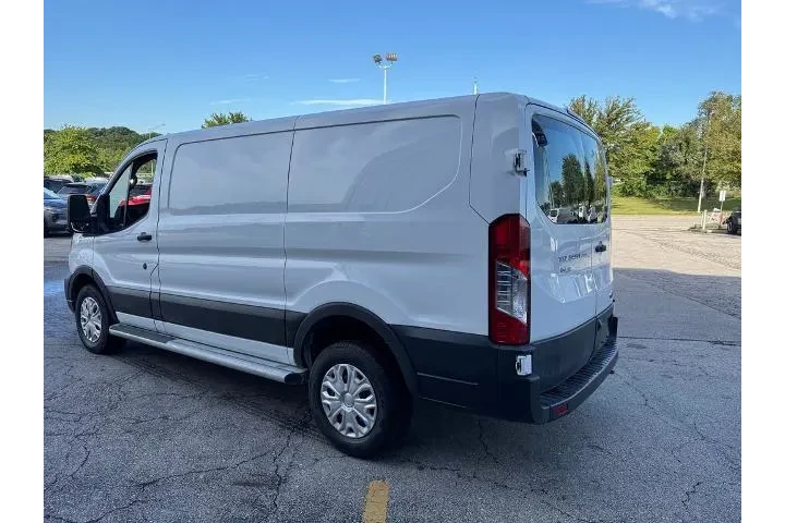 $31988 : Ford Transit 2022 250 3dr SW image 6