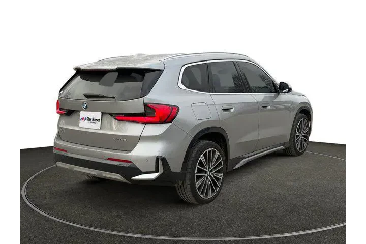 $26847 : BMW X1 2023 AWD xDrive28i 4d image 5