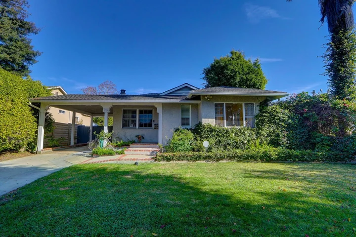 $1000 : MOVE IN READY ASAP !!! image 1