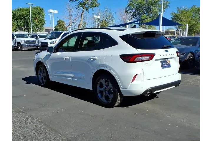 $21478 : Ford Escape 2023 ST-Line 4dr image 6