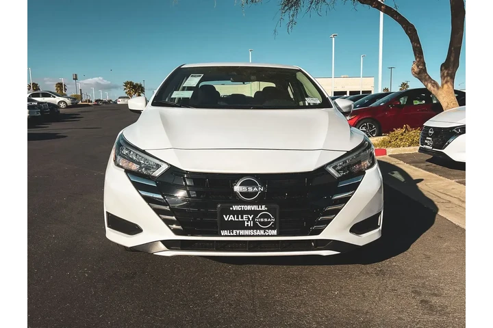 $18997 : Nissan Versa 2025 SV 4dr Sed image 3