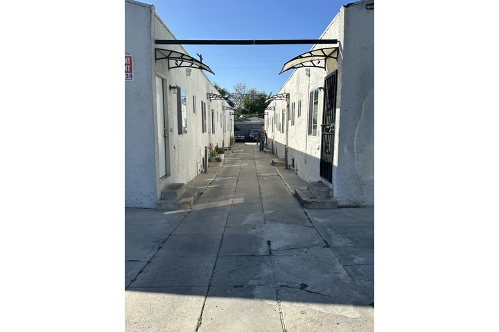 $1500 : Estudio Remodelado con Parking image 3