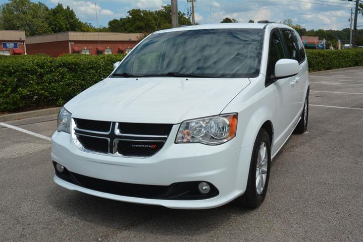 2018 Grand Caravan SXT image 2