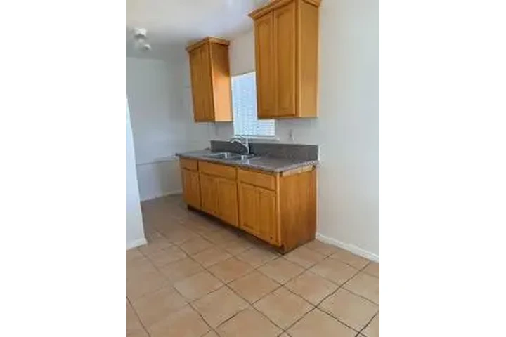 $2065 : RENTO APT en 📍Montebello image 2