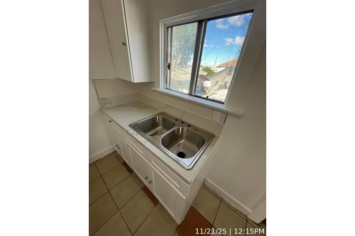 $1300 : Pollo Properties LLC W 59th image 8