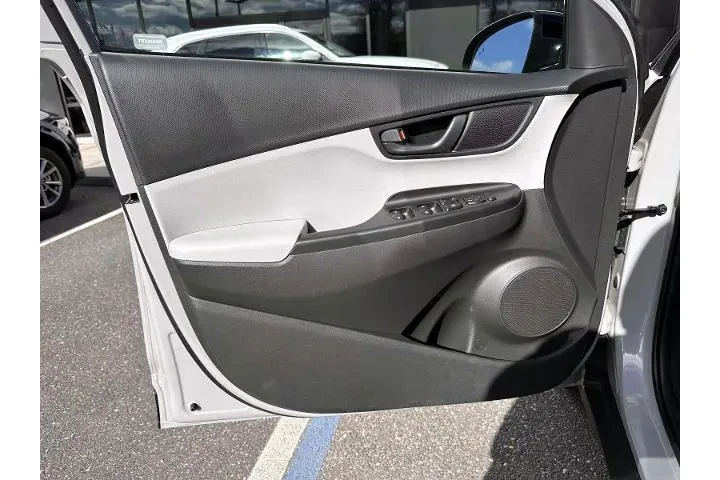 $19777 : Hyundai KONA 2023 AWD SEL 4d image 8