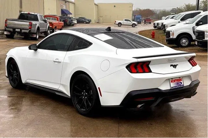 $32977 : Ford Mustang 2024 EcoBoost P image 8