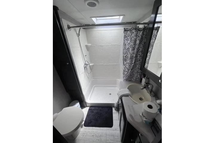 $1500 : Renta RV lujoso y moderno image 7