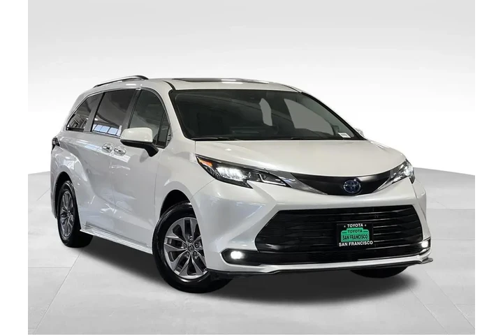 $49990 : 2025 Sienna XLE 7 Passenger image 7