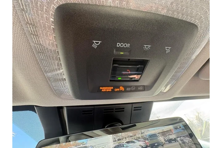 $28999 : Toyota Prius 2023 AWD Limite image 9