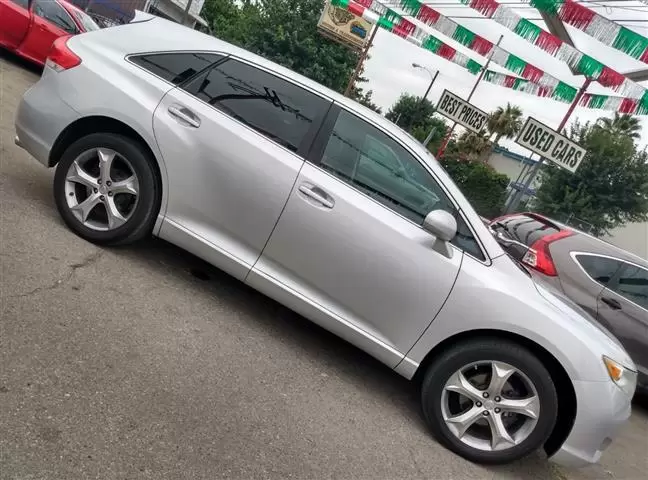 $5500 : 2011 TOyota Venza XLE image 1