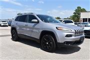 2018 Cherokee Latitude thumbnail