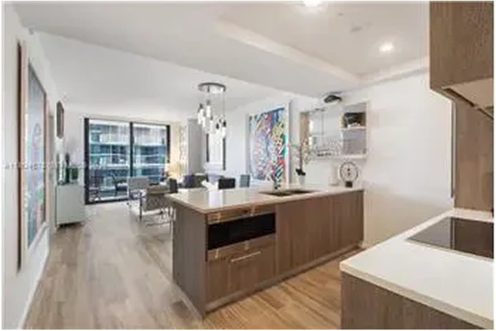 $5700 : Rental property with 1 bedro image 4