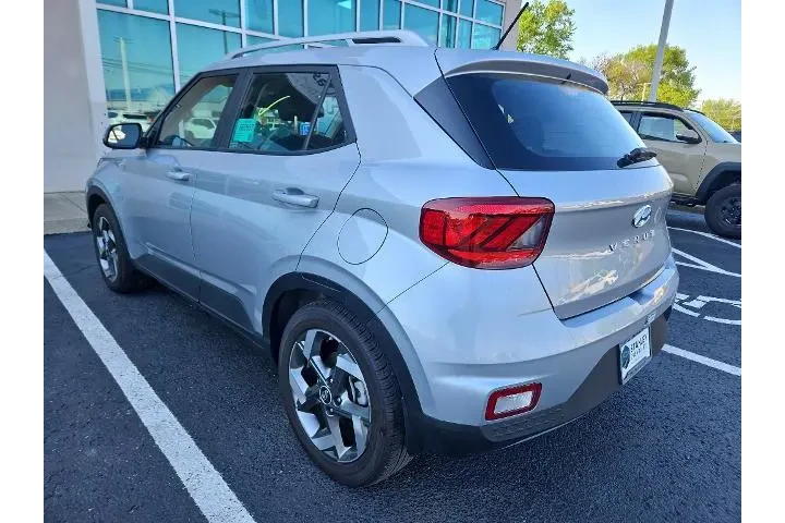 $18457 : Hyundai VENUE 2023 SEL 4dr C image 6