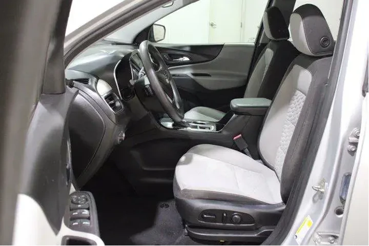 $16998 : Chevrolet Equinox 2020 LS 4d image 3