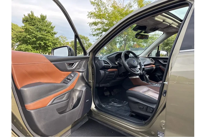 $33979 : 2023 Forester Touring image 2