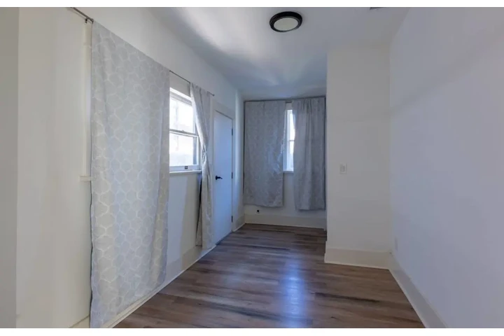 $2750 : modern amenities image 5