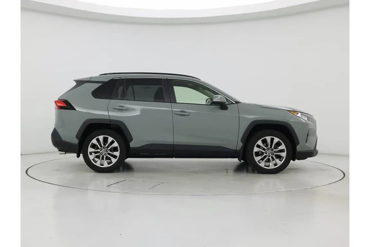 $29998 : Toyota RAV4 2021 AWD XLE Pre image 7