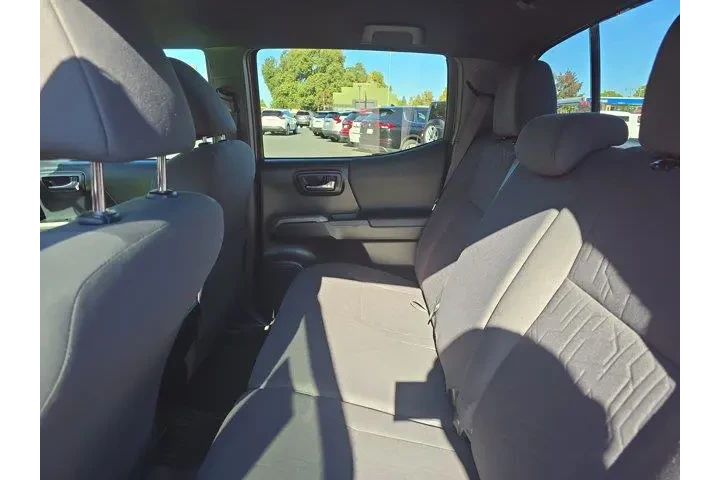 $34995 : Toyota Tacoma 2018 4x4 TRD P image 8