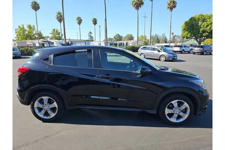 $13995 : 2017 HR-V LX image 7