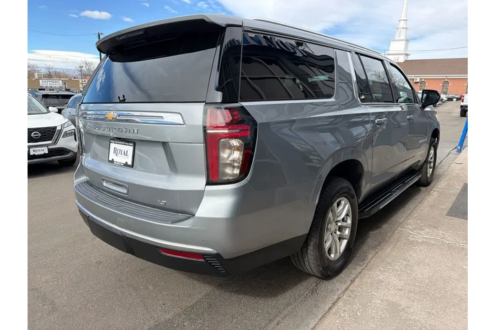 $67995 : 2024 Suburban 4WD LT image 3