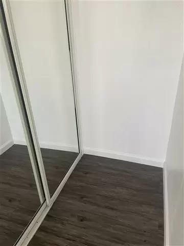 $1700 : 535 S Gramercy  Paradise in LA image 3