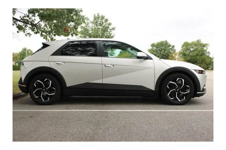 $25499 : Hyundai IONIQ 5 2023 AWD SEL image 3