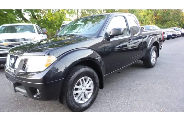 $13900 : 2016 Frontier SV V6 image 2