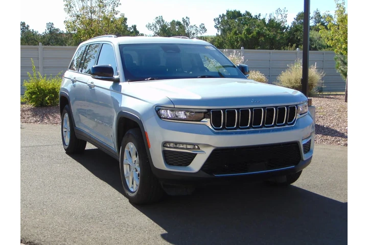 $33877 : 2023 Grand Cherokee Limited image 9