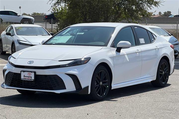 $32902 : Camry SE image 8