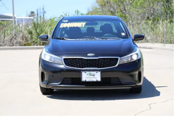 $9418 : Kia Forte 2018 LX 4dr Sedan image 2