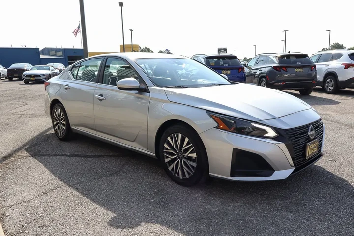 $18888 : 2023 Altima 2.5 SV image 3