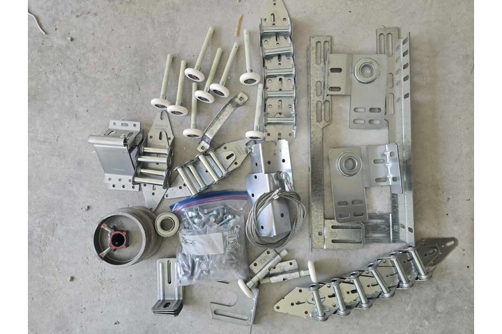 Garage door Hardware kit box image 1