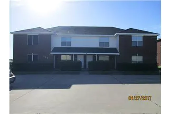 $950 : Rental property with 2 bedro image 1