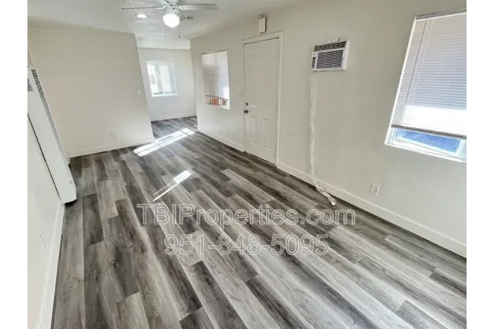 $1925 : Rento casita En San Bernardino image 1