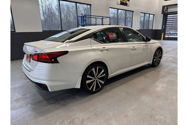 $21899 : Nissan Altima 2022 2.5 SR 4d image 6
