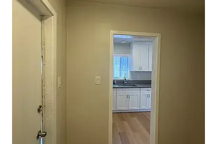 $1129 : charming 1BED 1BA image 1