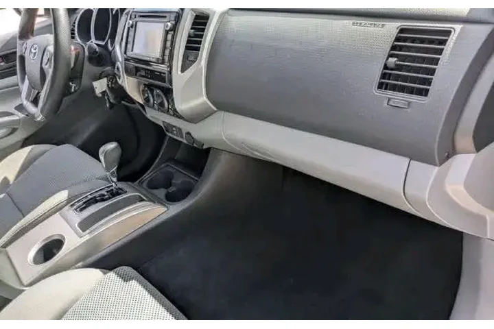 $3500 : Clean tacoma and Runs well image 1