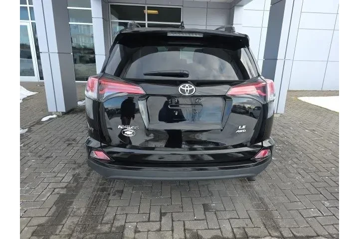 $15999 : Toyota RAV4 2018 AWD LE 4dr image 3