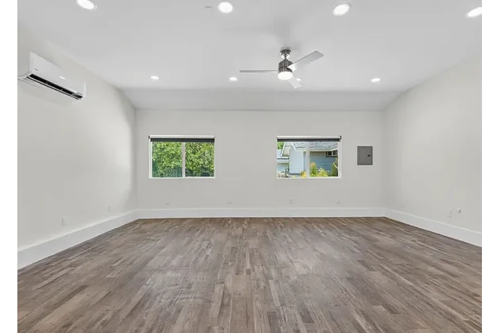 $2378 : Available Home in South Gate image 3