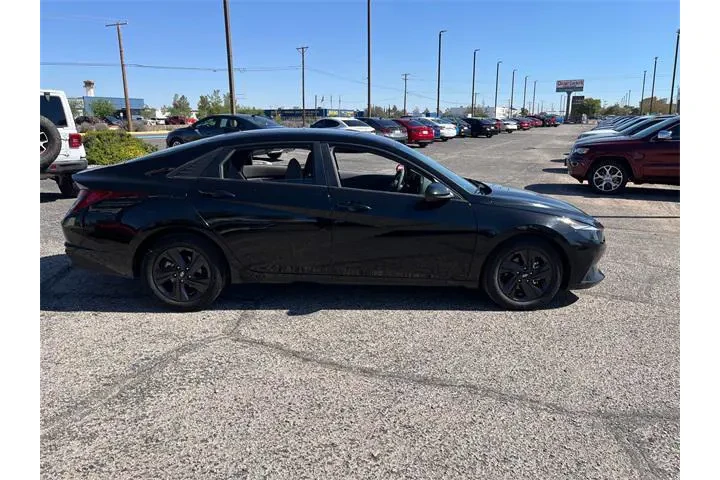 $17897 : Hyundai ELANTRA 2023 SEL 4dr image 9