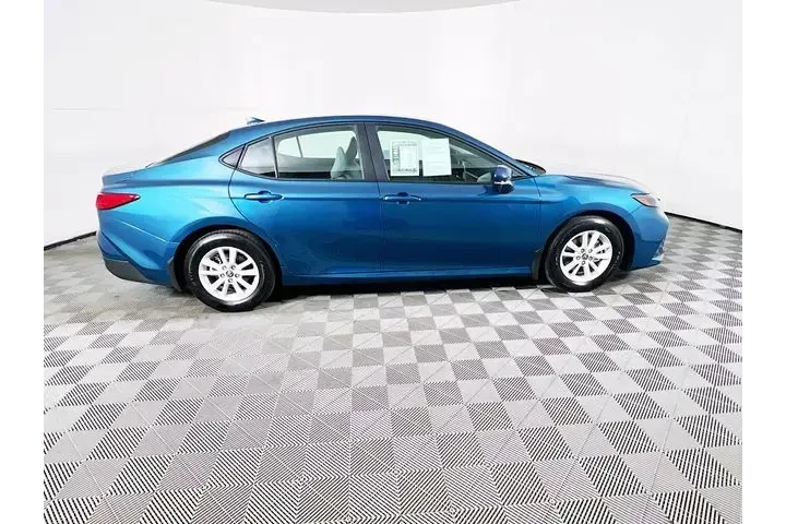 $33900 : Toyota Camry 2026 LE 4dr Sed image 8
